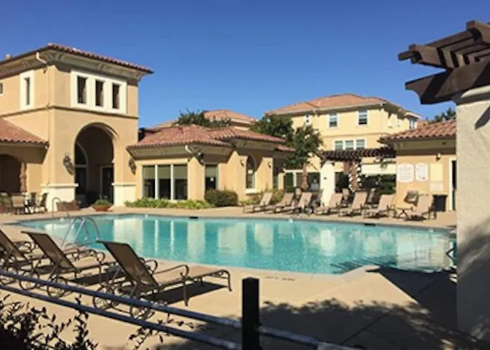 Exclusive Westlake Condo W/ Gym, Pool, Washer & Dryer In Unit & Private Garage