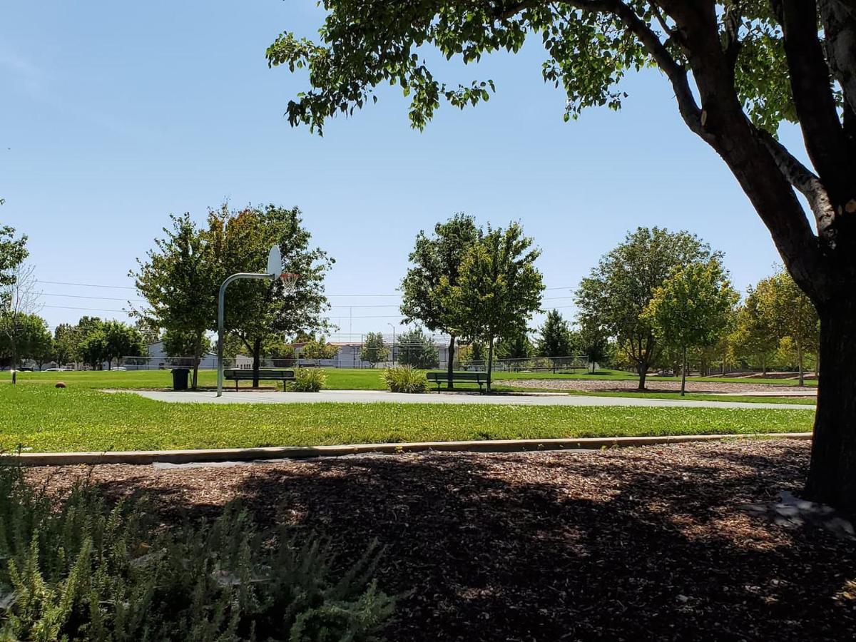 Exclusive Westlake W/ Gym, Pool, Washer & Dryer In Unit & Private Garage Sacramento